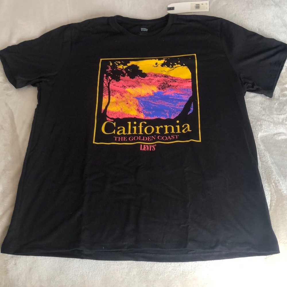 Men’s black t shirt